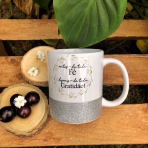 CANECA COM BASE DE GLITTER (PERSONALIZÁVEL)